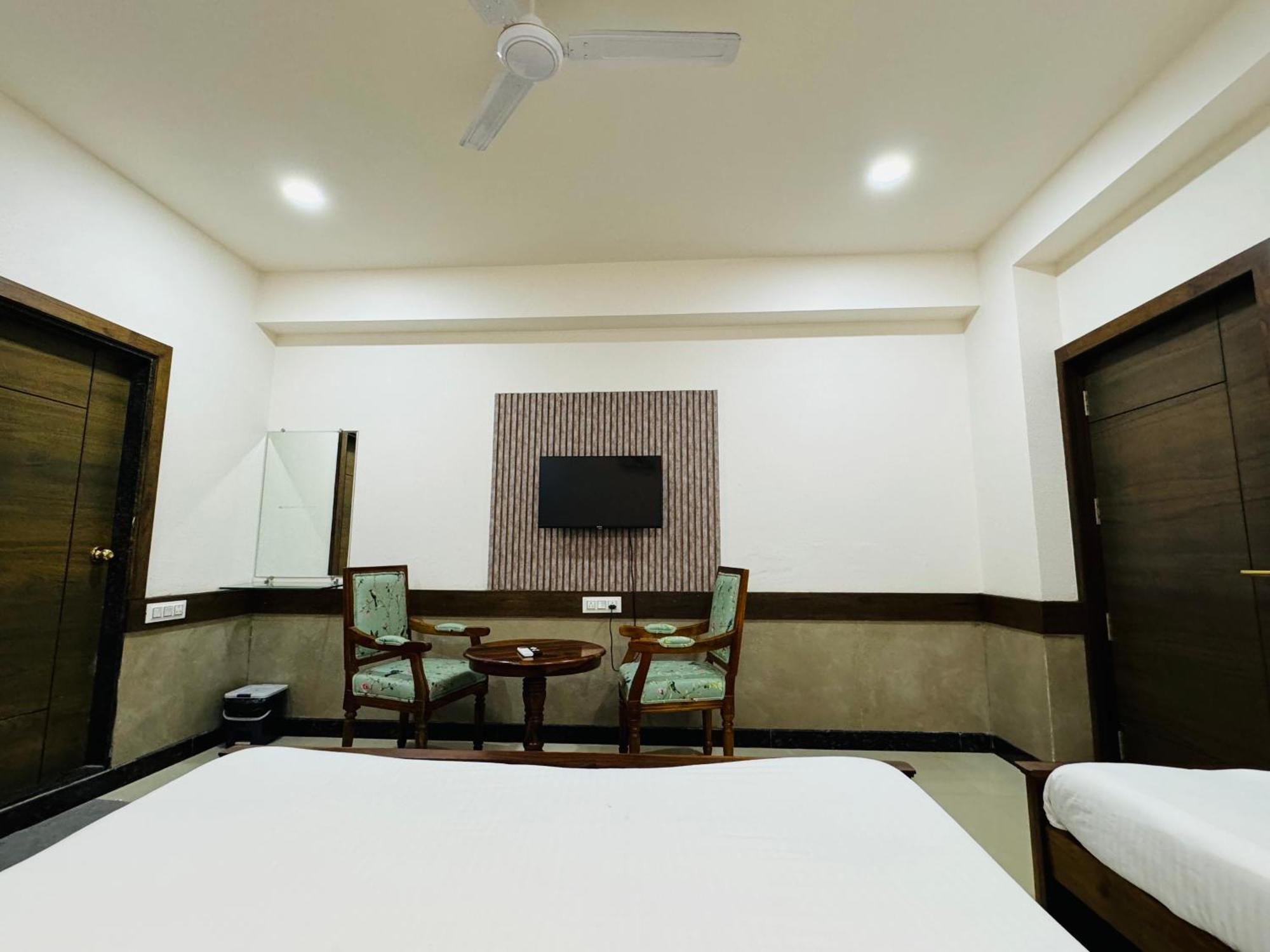 Hotel Tirth By Sonu'S Ujjain Zimmer foto