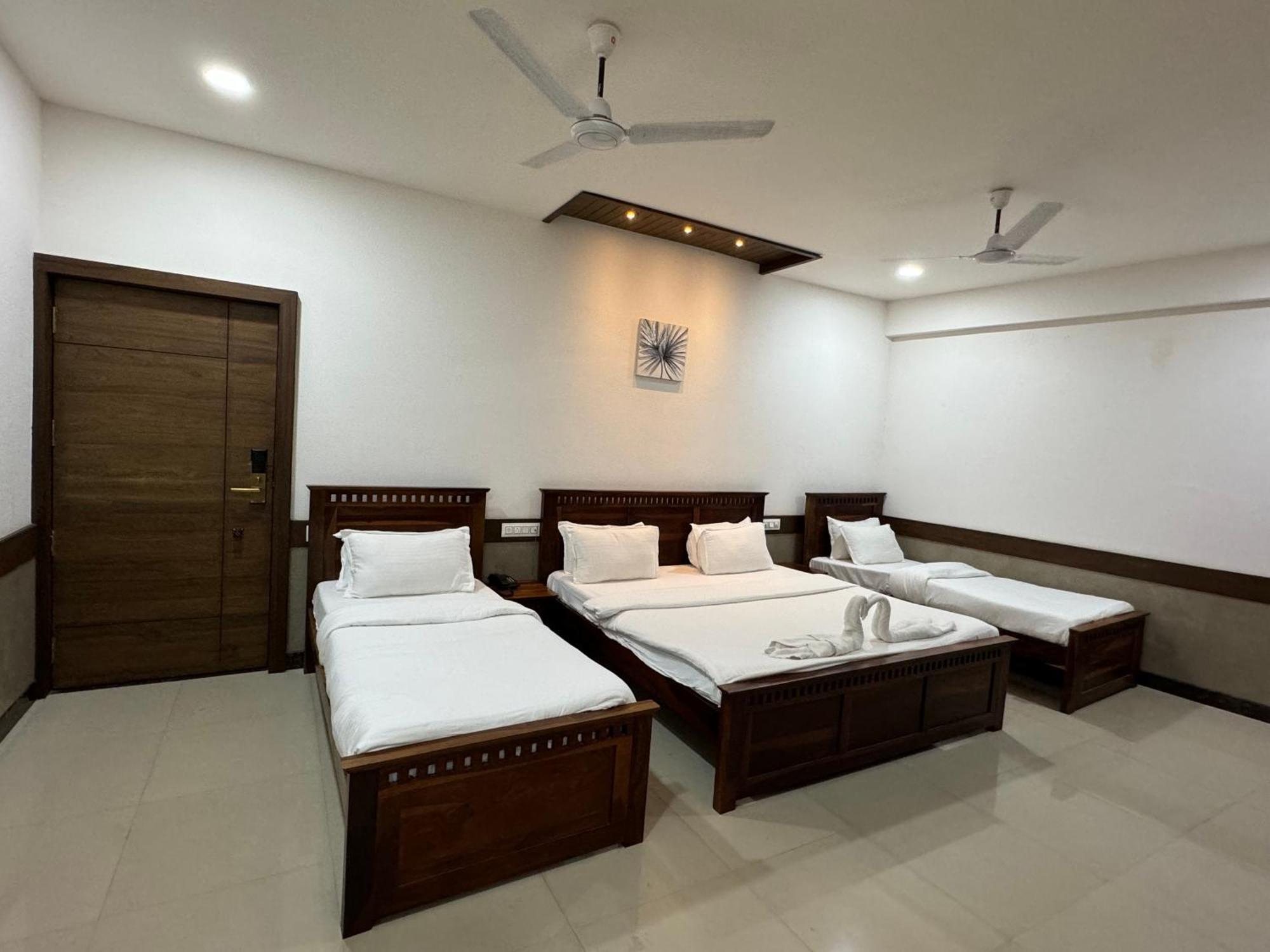 Hotel Tirth By Sonu'S Ujjain Zimmer foto